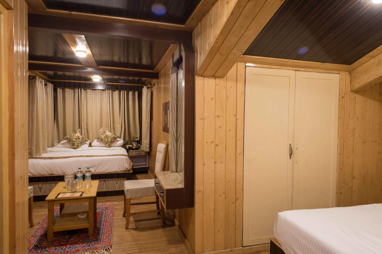Sonāmarg Hotel Imperial Resorts מראה חיצוני תמונה