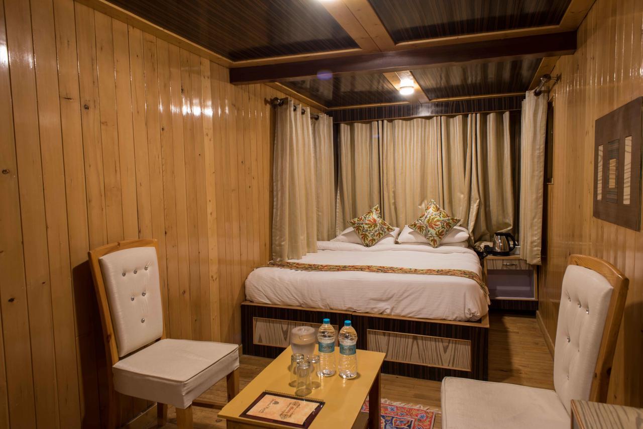 Sonāmarg Hotel Imperial Resorts מראה חיצוני תמונה